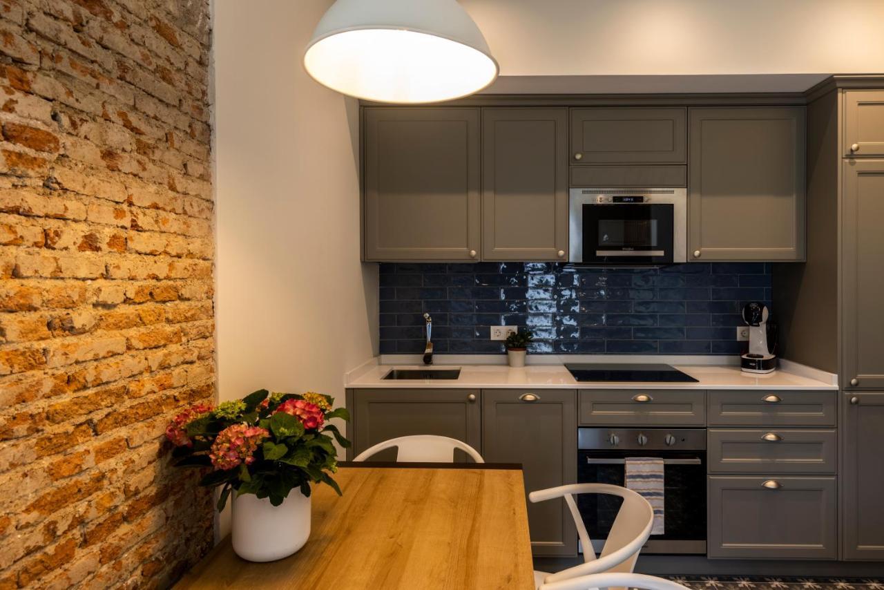 Apartamentos El Patio Plaza Mayor Caces Eksteriør bilde