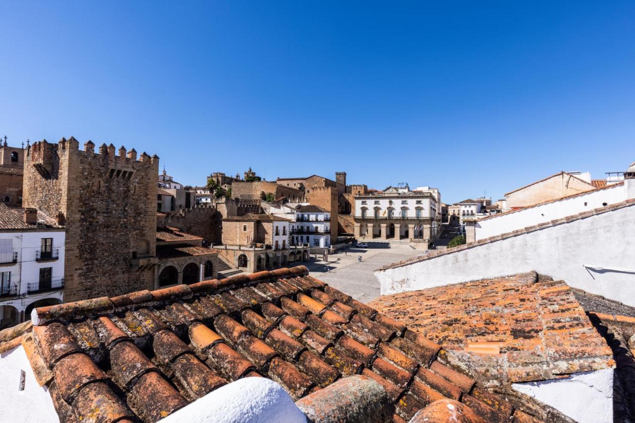 Apartamentos El Patio Plaza Mayor Caces Eksteriør bilde