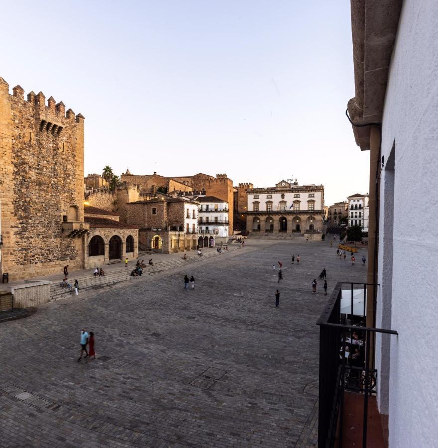 Apartamentos El Patio Plaza Mayor Caces Eksteriør bilde